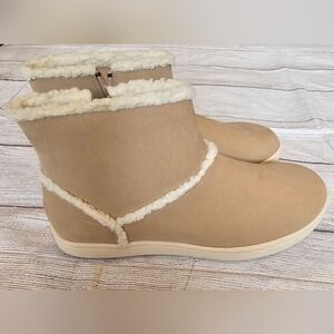 Clarks Women's Size 10 Cloudsteppers Step Glow Rose Fleece Lined Ankle Boots